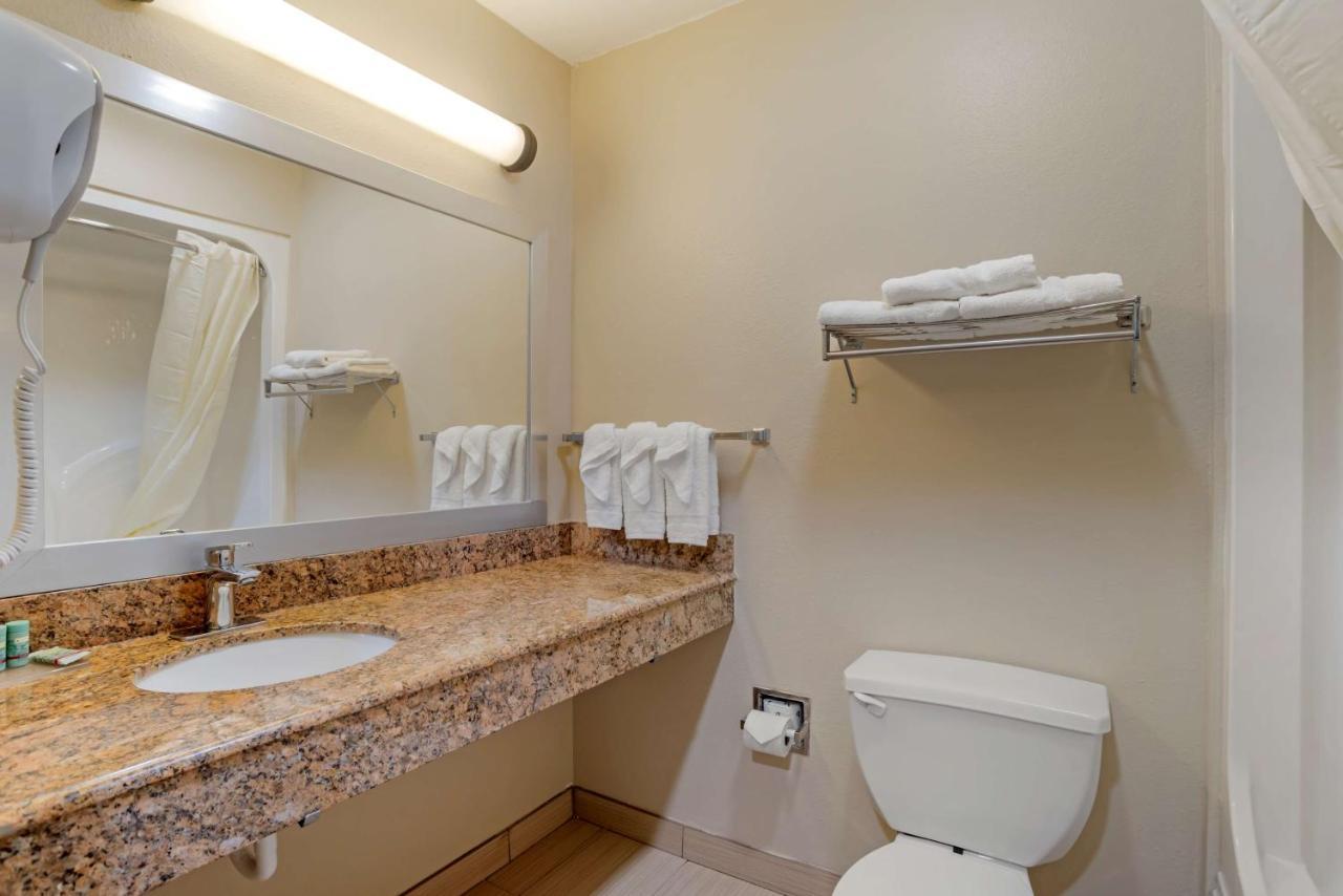 Best Western Ville Platte Bagian luar foto